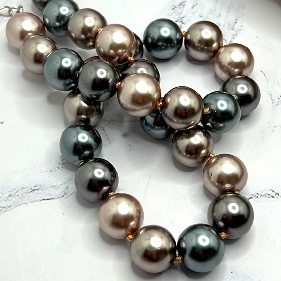 Cookie Lee Multi Colored Faux Pearl Necklace. - Picture 5 of 5